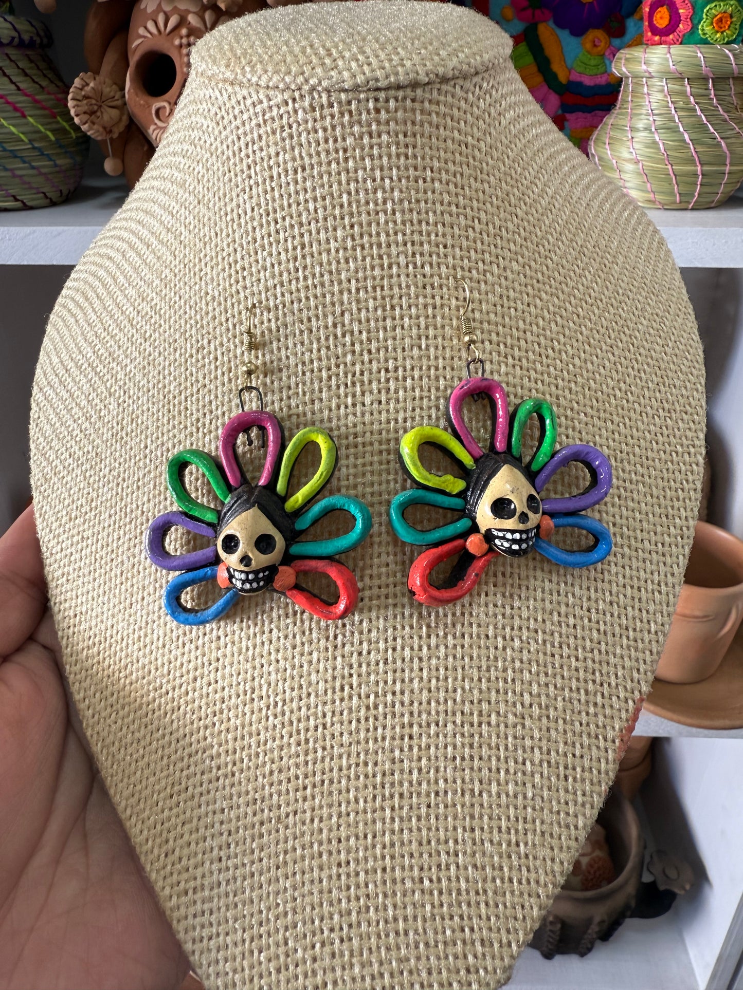 Aretes de catrina Lele de barro joyería