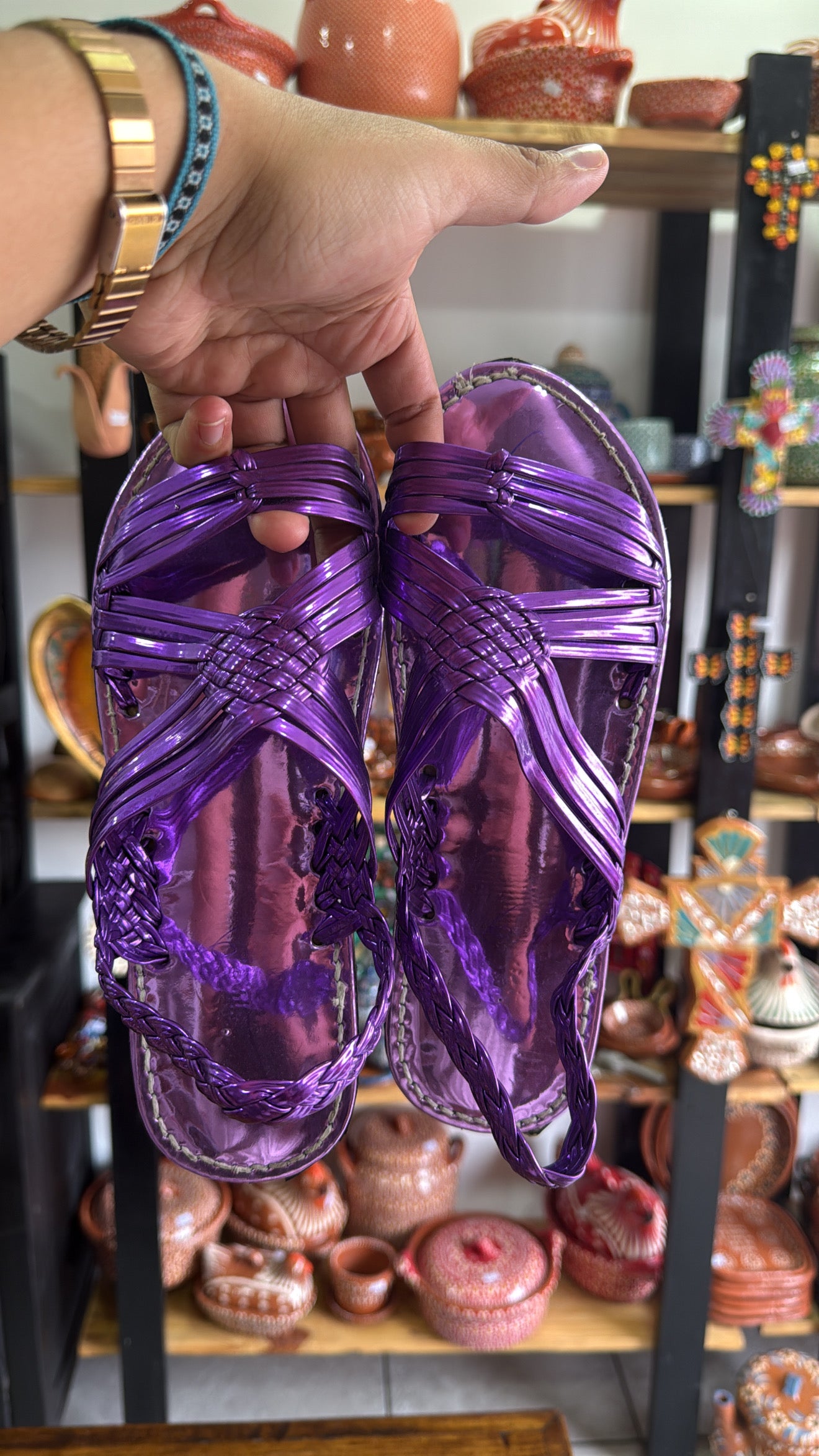 Huarachitos morados metálico del 25 MX mujer