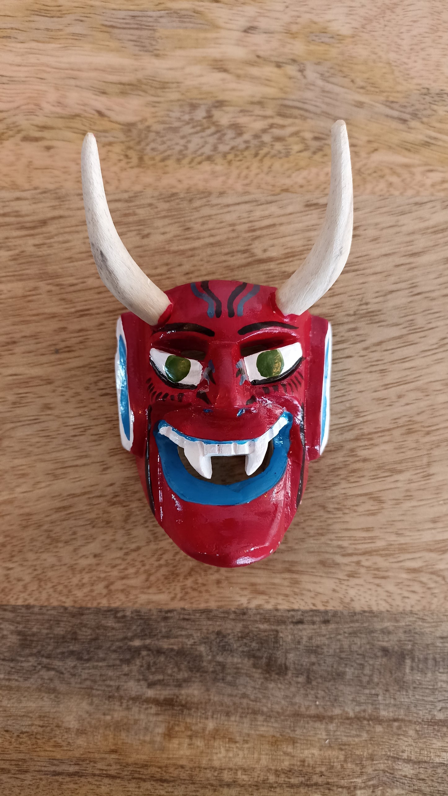 Máscara de diablo rojo madera michoacana