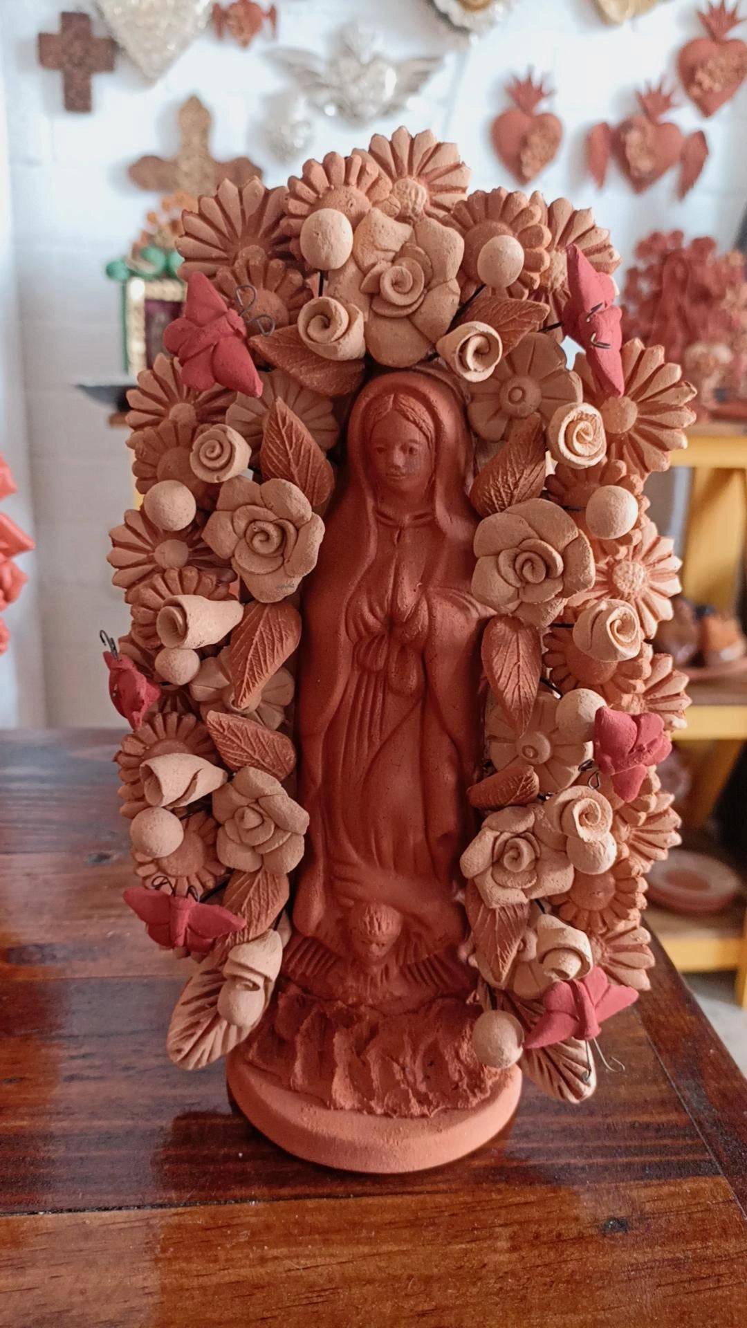Virgen de Guadalupe beige con rojo