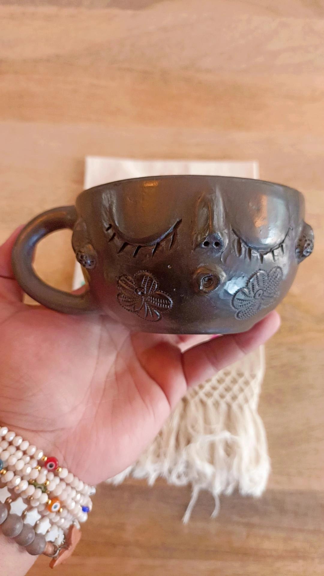 Taza rostro Pepita de barro negro