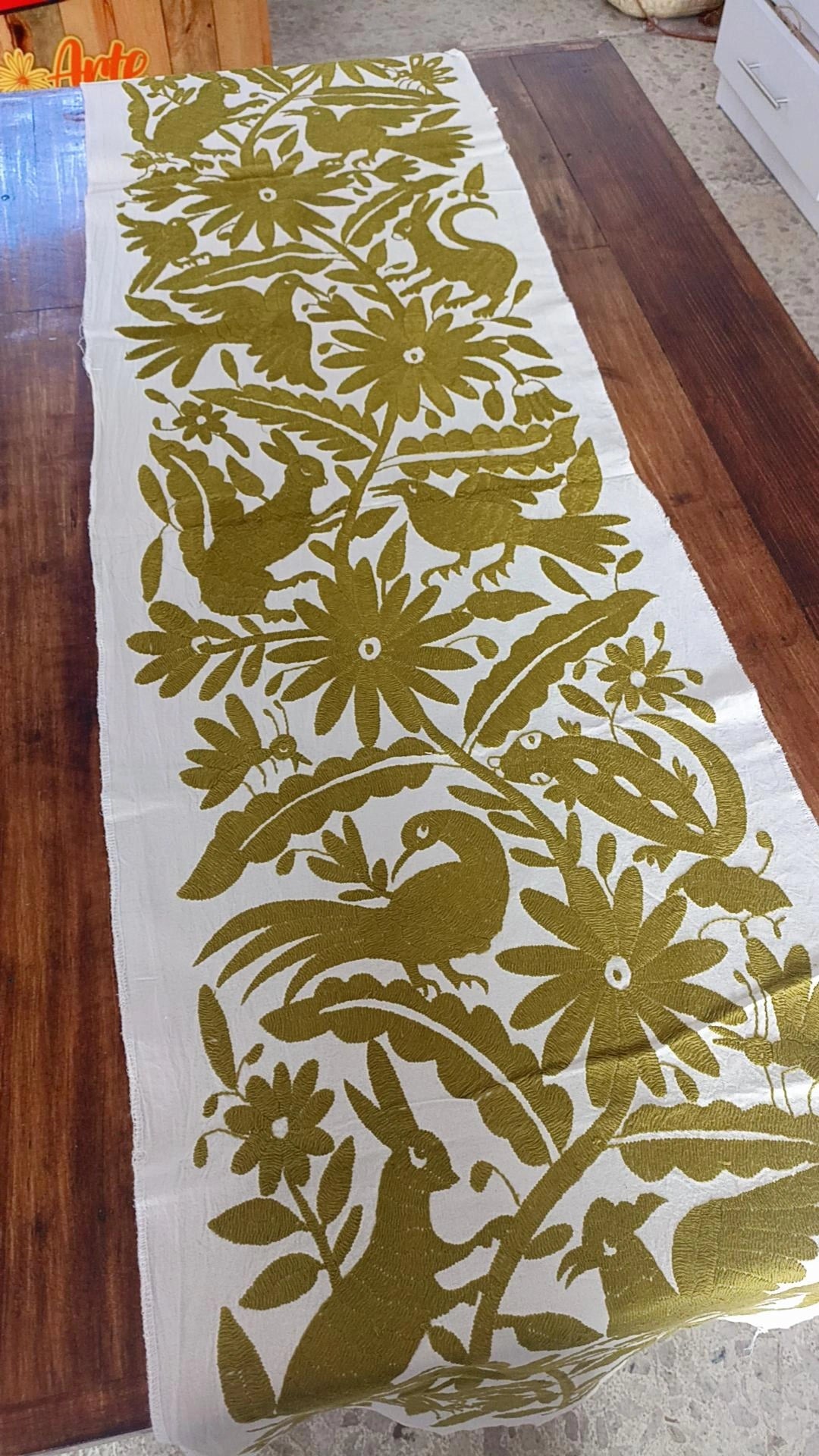 Camino de mesa Otomí verde olivo