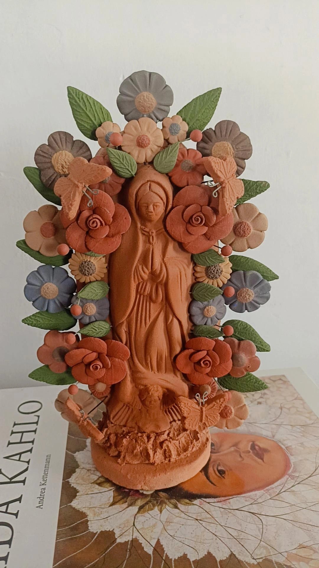 Virgen de Guadalupe Metepec multicolor 21 cms modelo 1