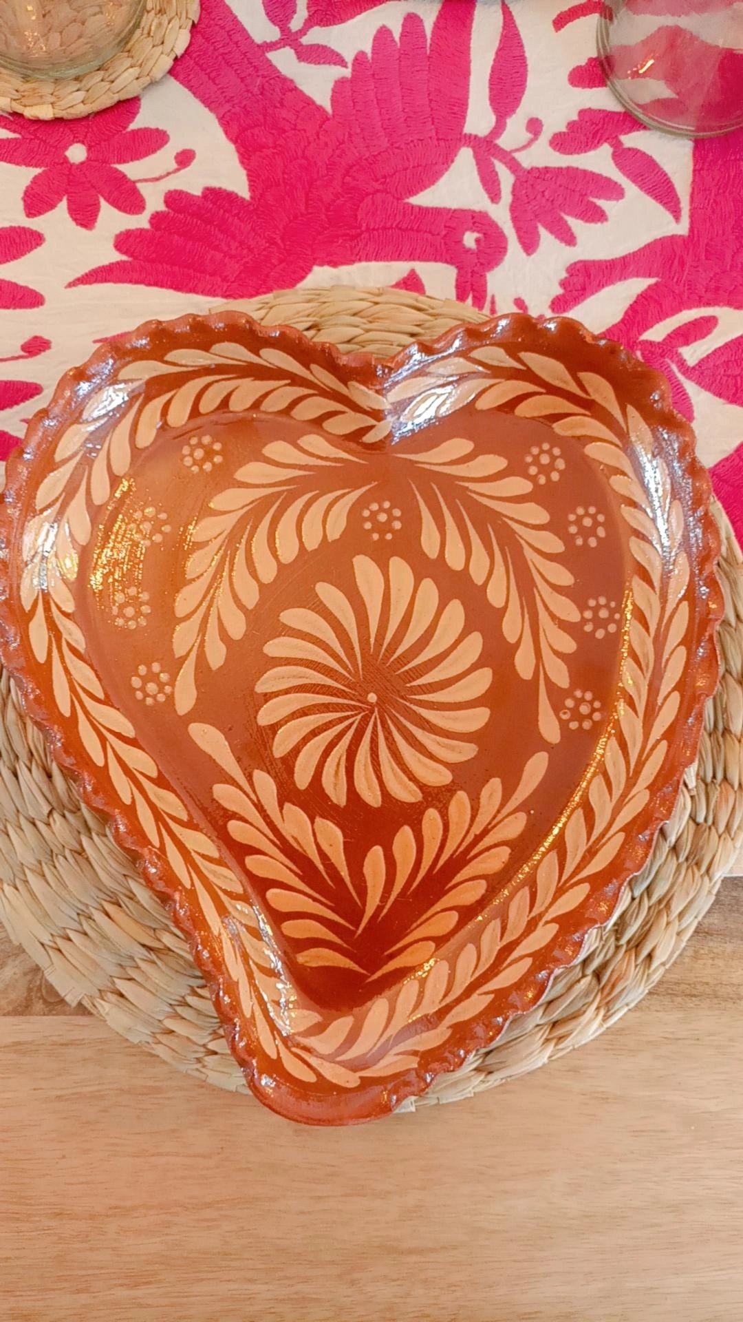 Plato de corazón natural decorativo