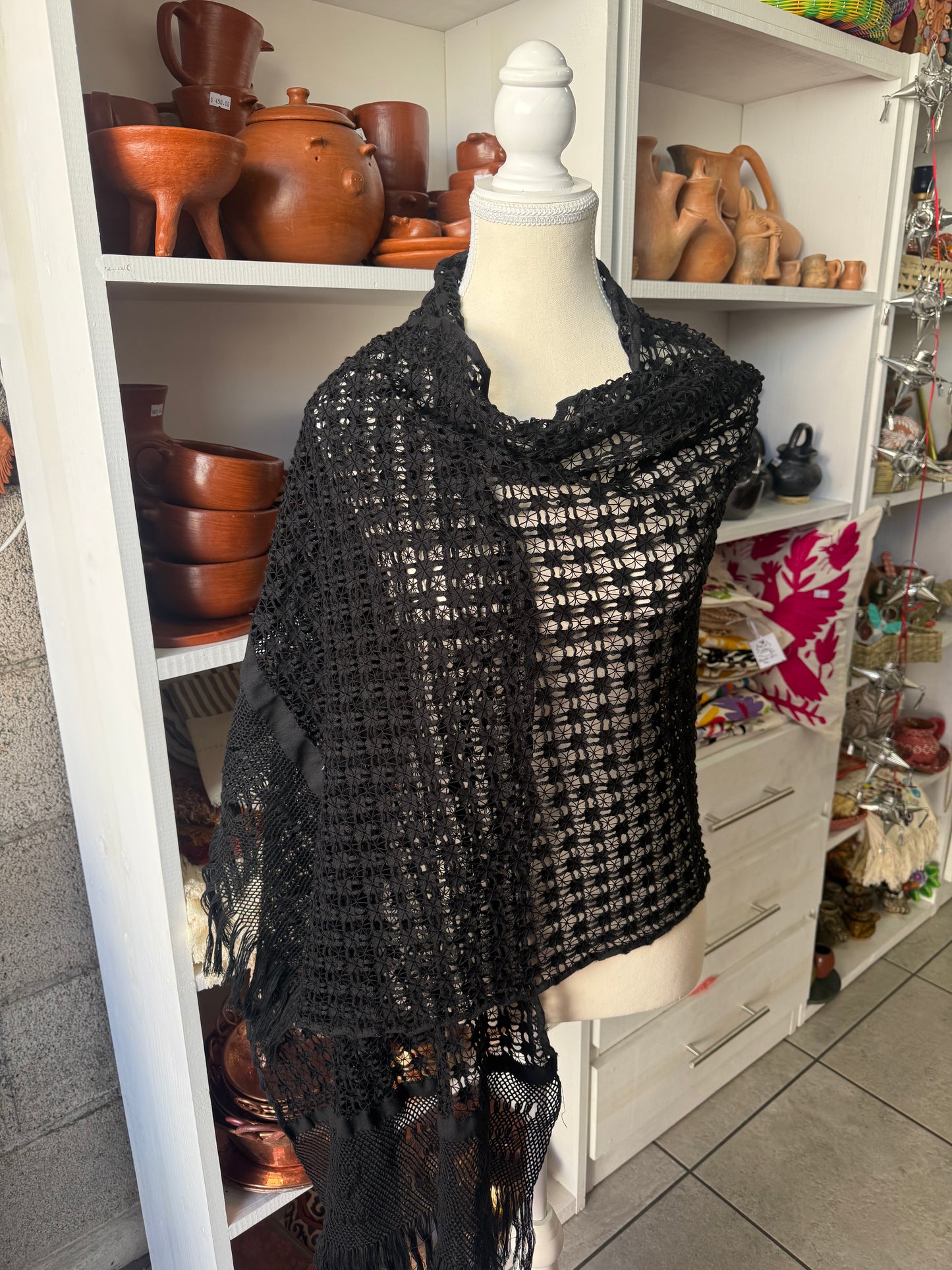 Rebozo negro deshilado vaciado