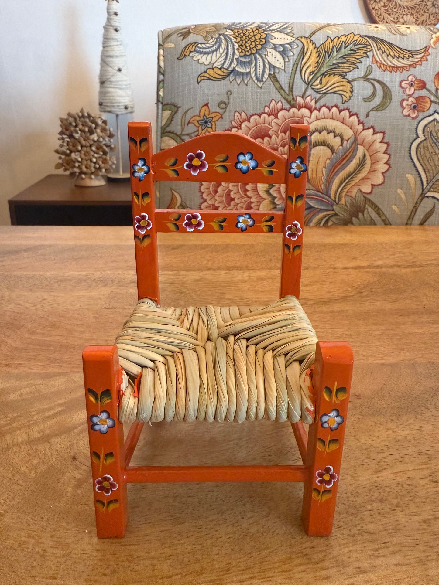 Silla de madera naranja 15 Cms de alto