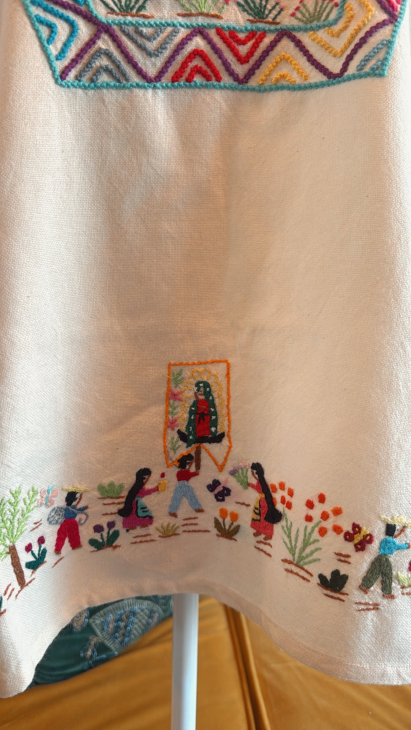 Blusa talla M-G Virgen de Guadalupe modelo 2 Tzintzuntzan mujer