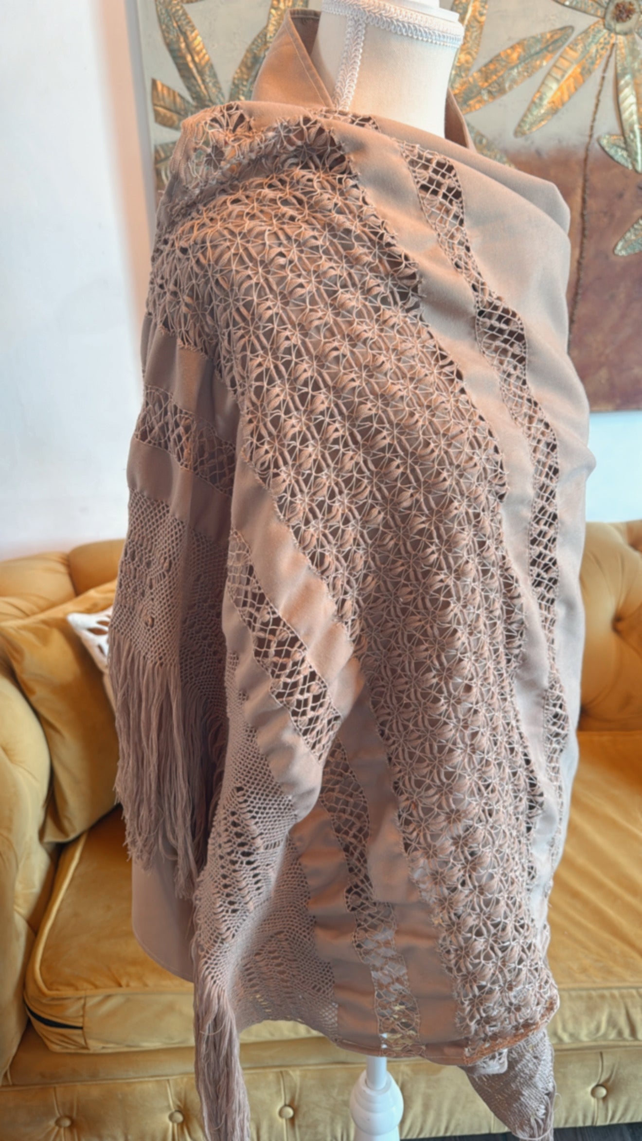 Rebozo beige deshilado modelo 1