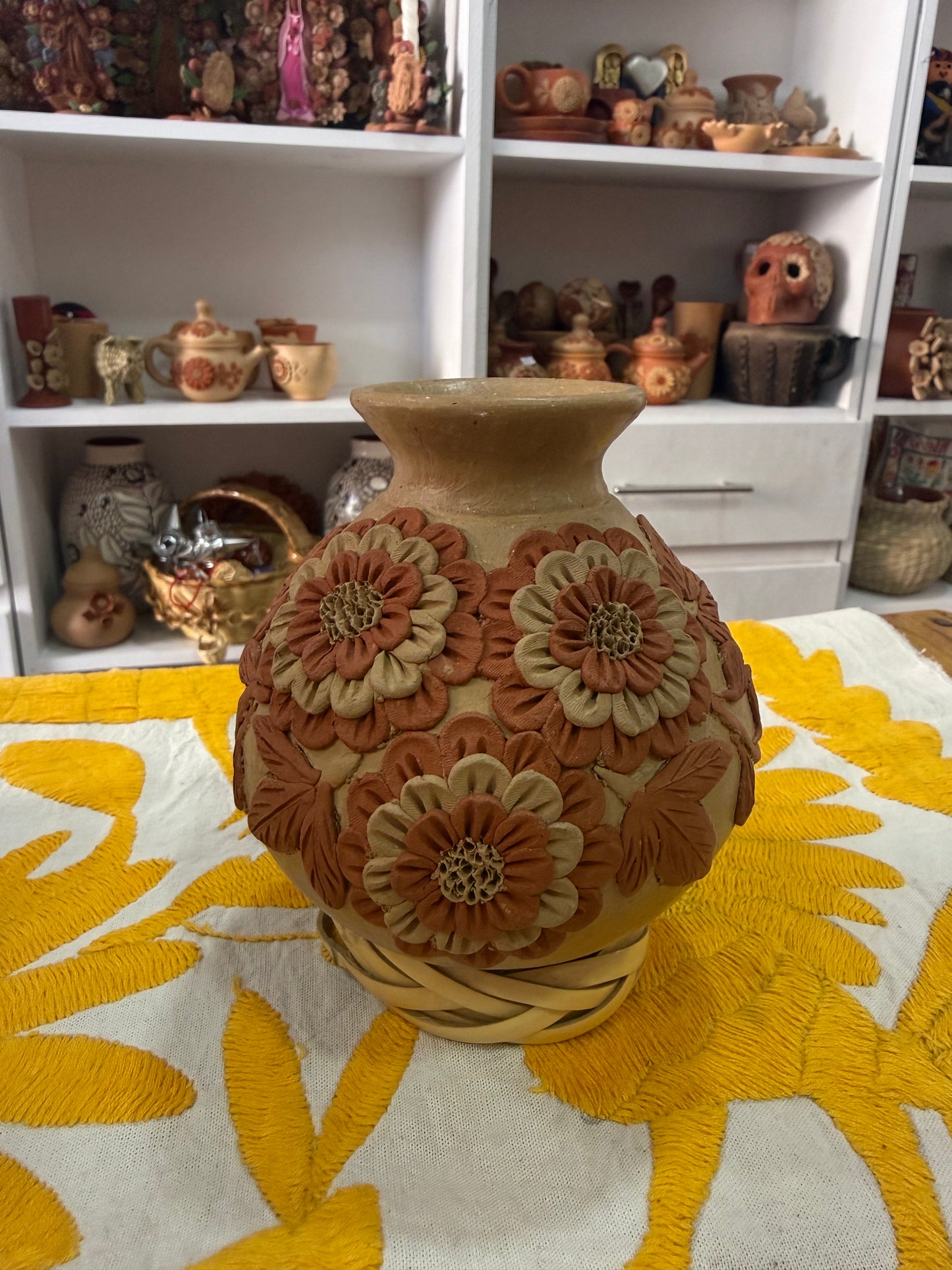 Jarroncito bordado natural modelo 1 Atzompa