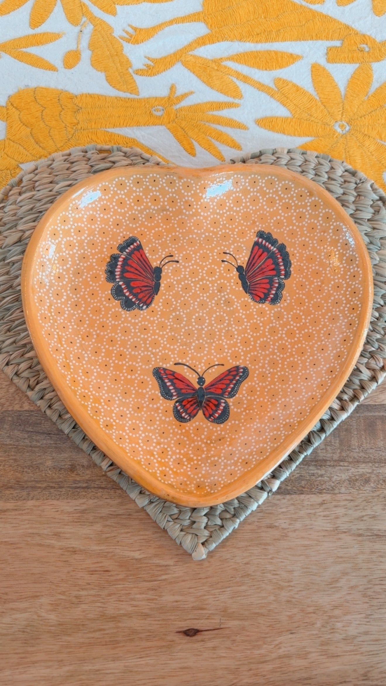 Plato de corazón 26 cms mariposa monarca primavera