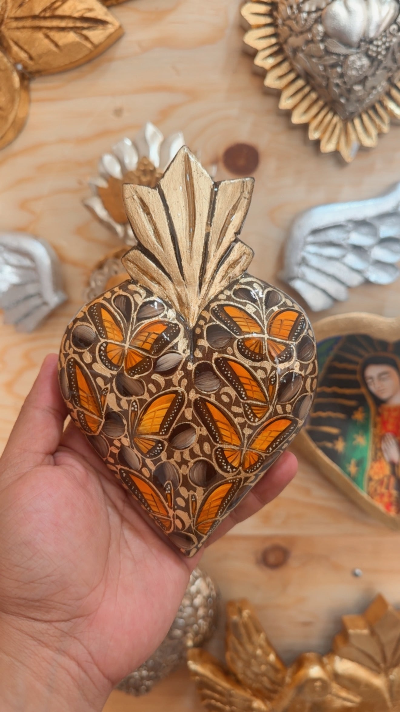 Corazón de madera mariposas laca
