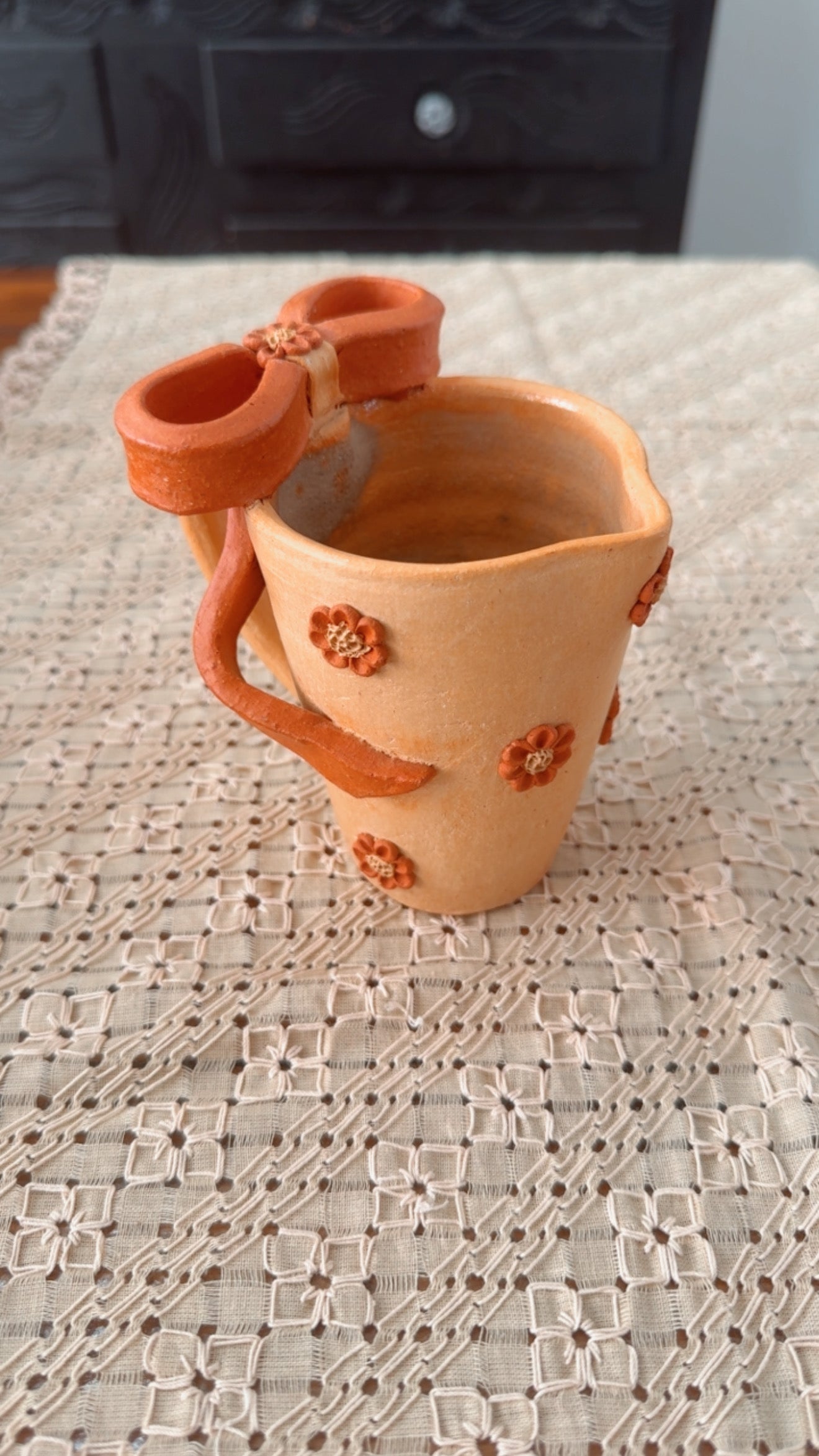 Taza de corazón asa de moño natural Atzompa grande