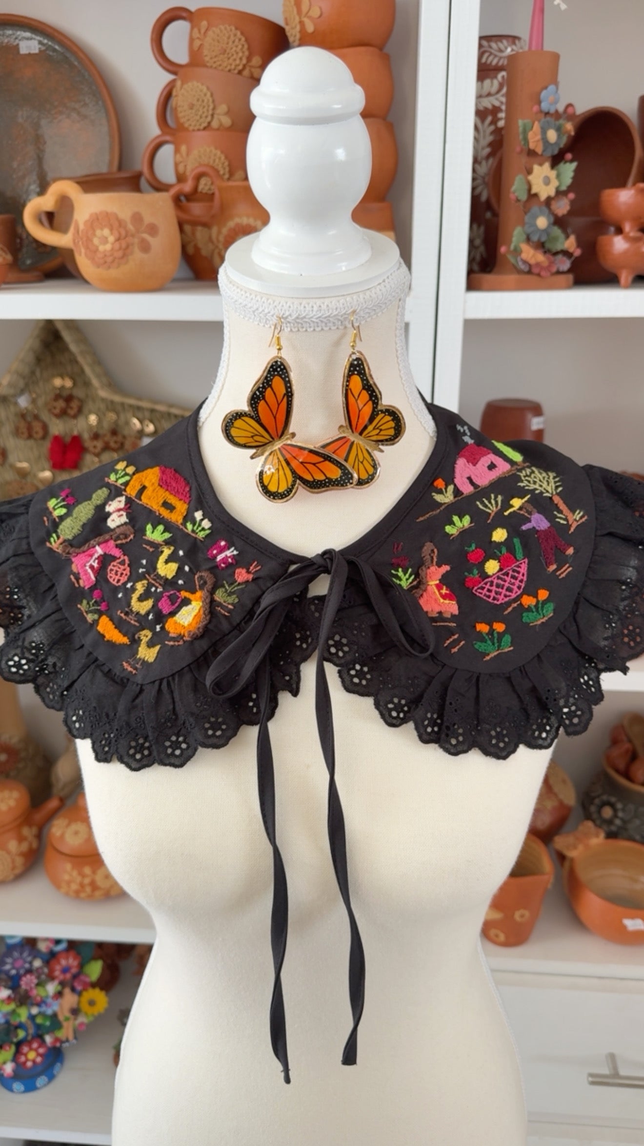 Cuello para blusa negro pollitos Tzintzuntzan mujer