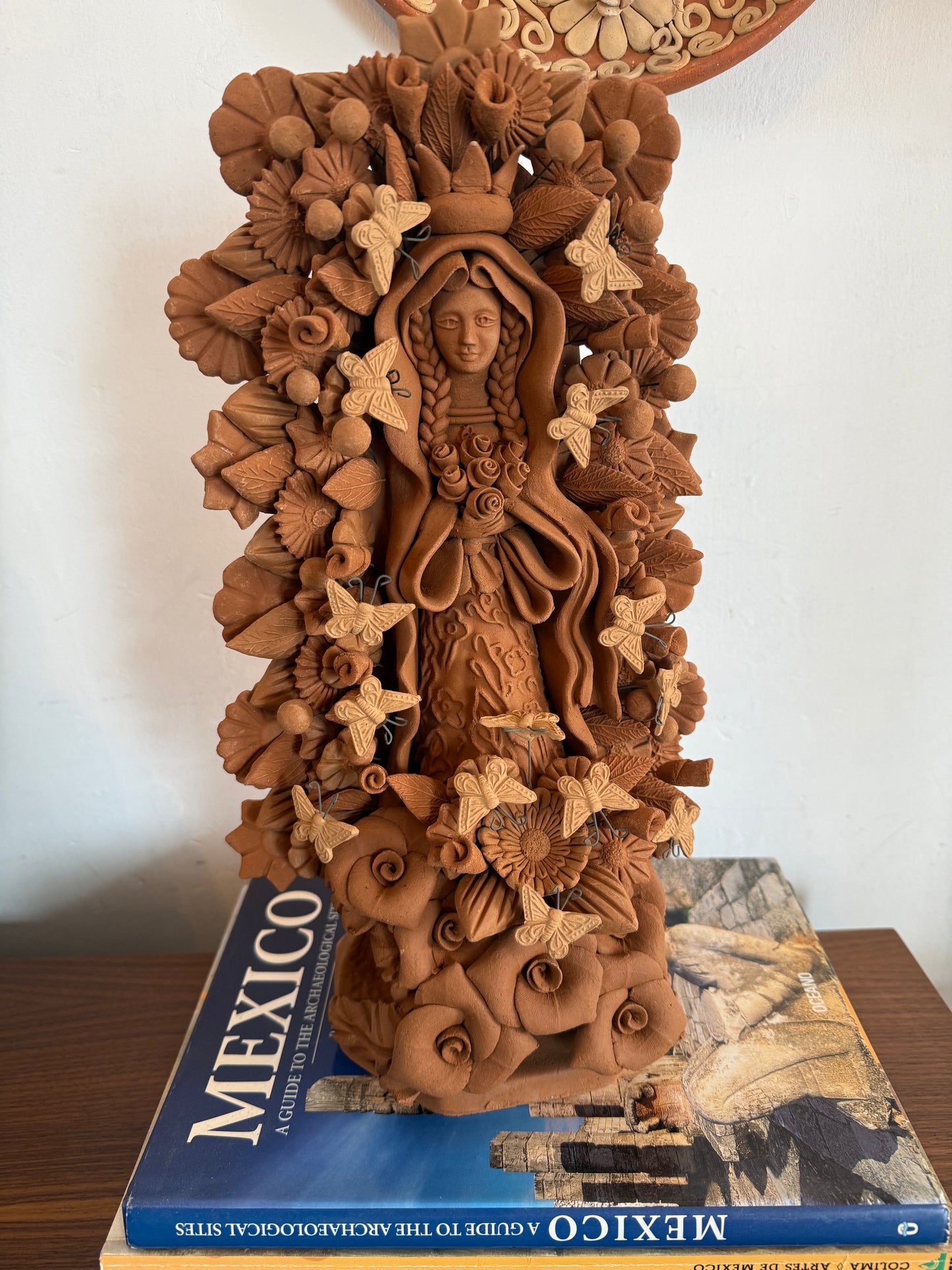 Virgen de Guadalupe 40 cms natural Metepec