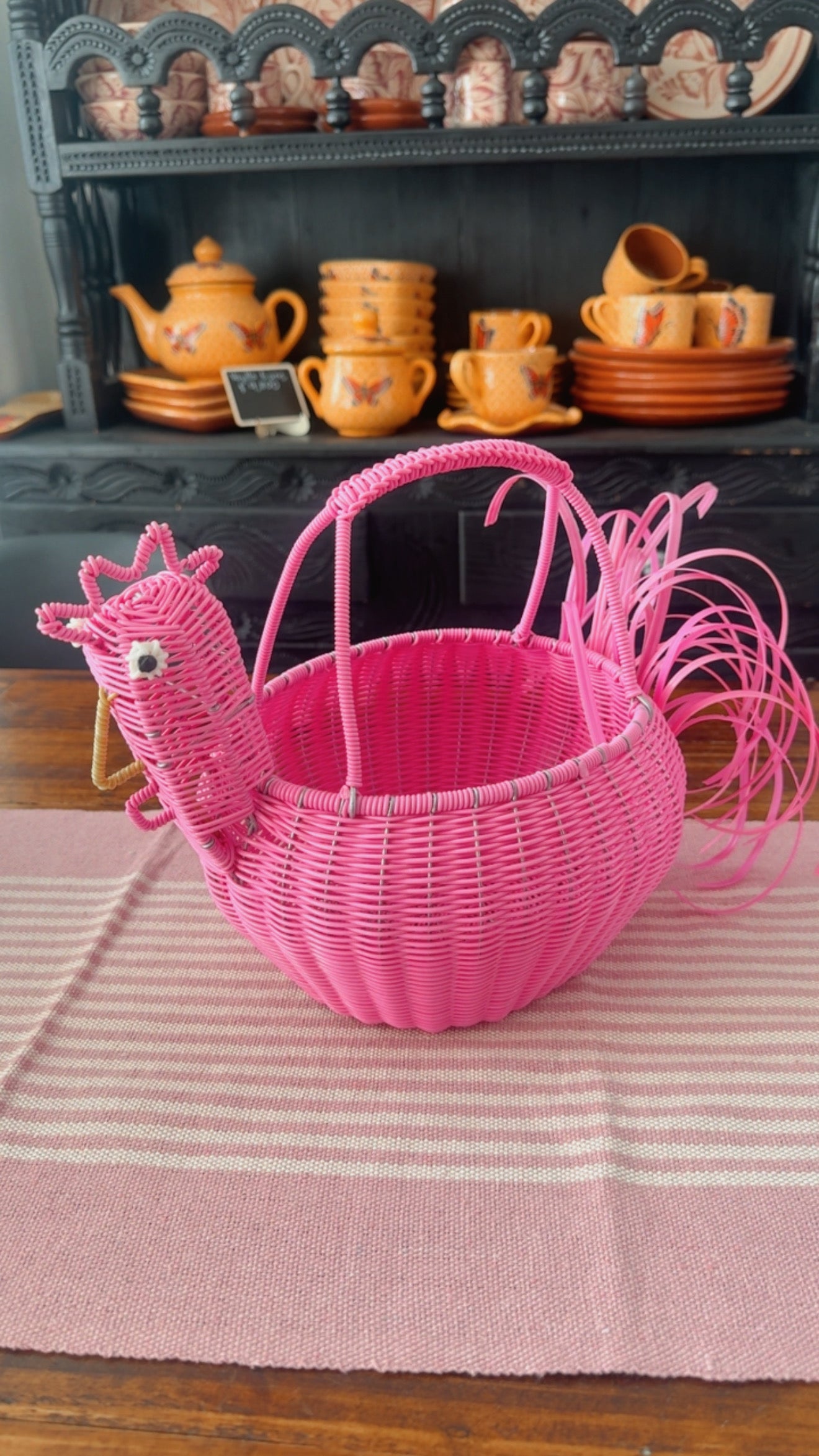 Gallina Rosa canasta huevera modelo PNG