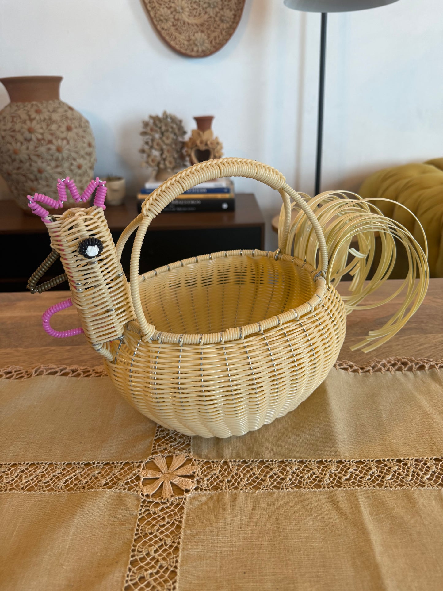 Gallina beige canasta huevera modelo 2 PNG