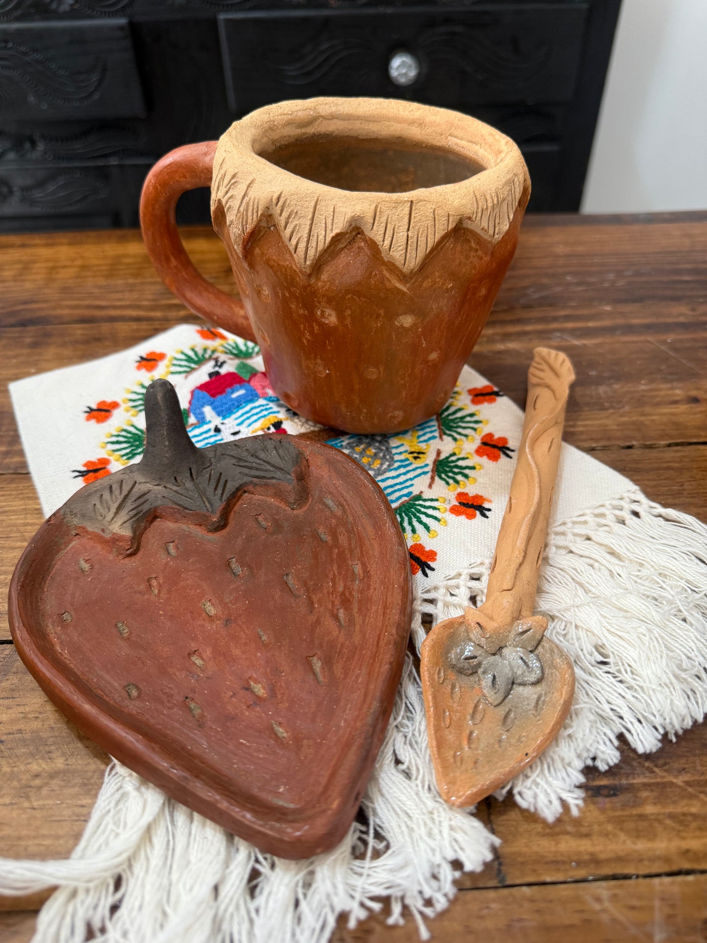 Set taza roja fresa Atzompa