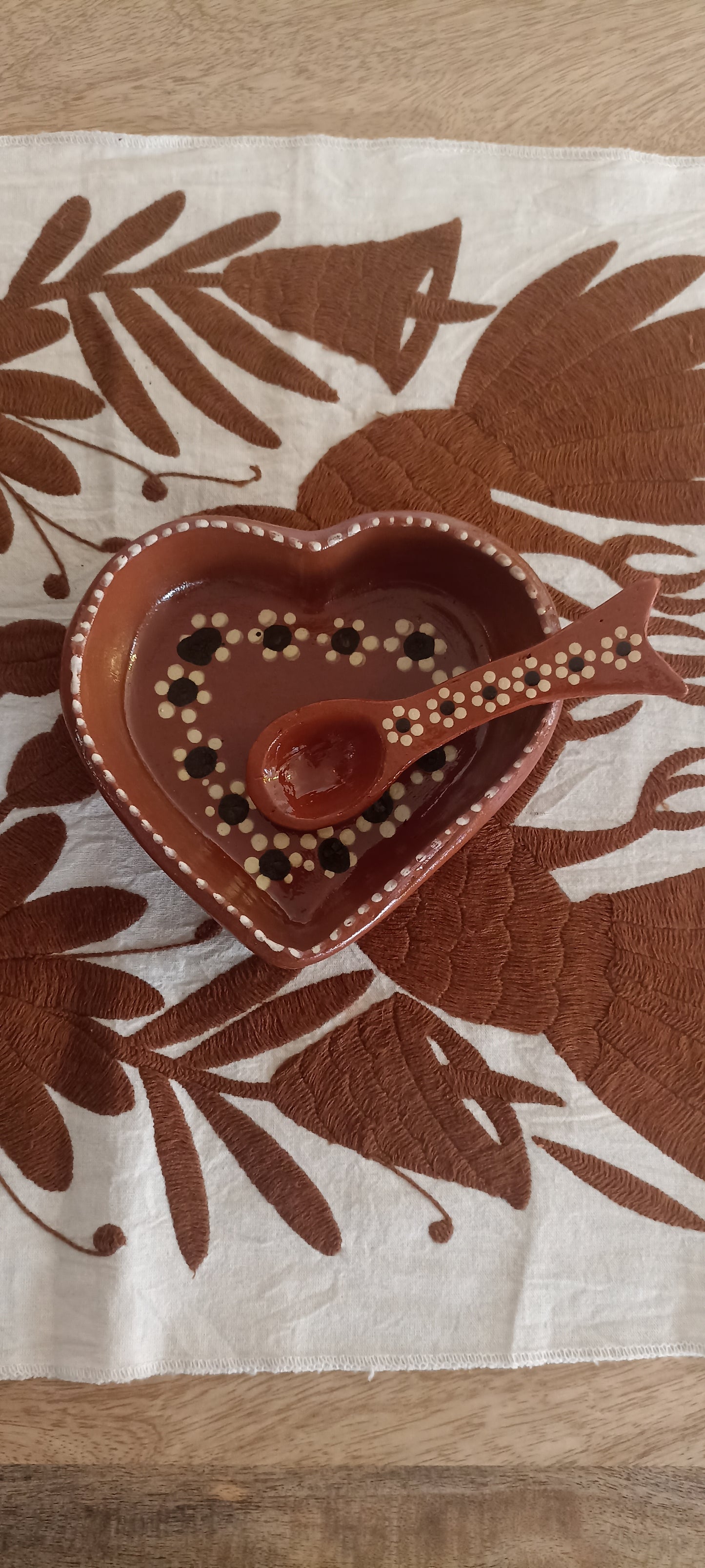 Salsera de corazón natural con cuchara