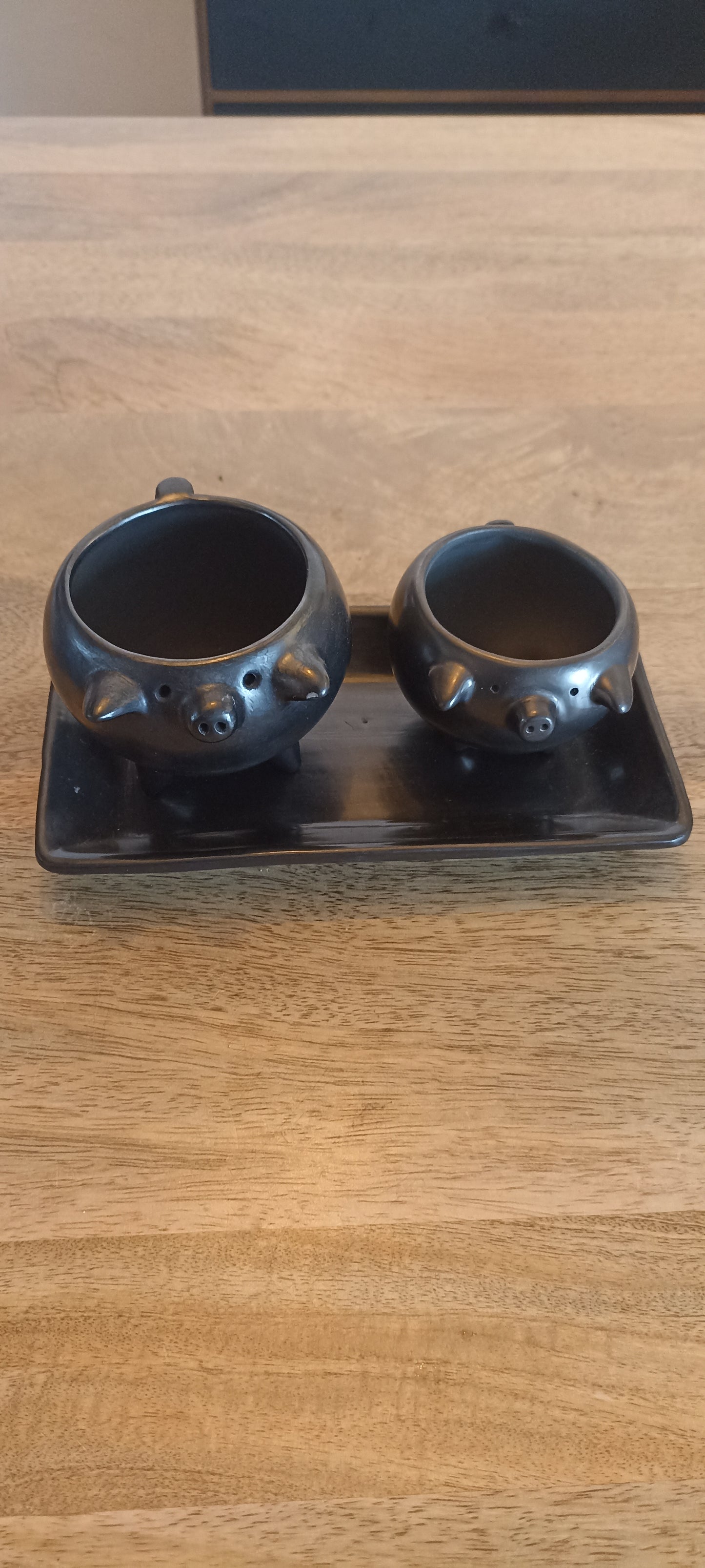 Platón rectangular de barro negro