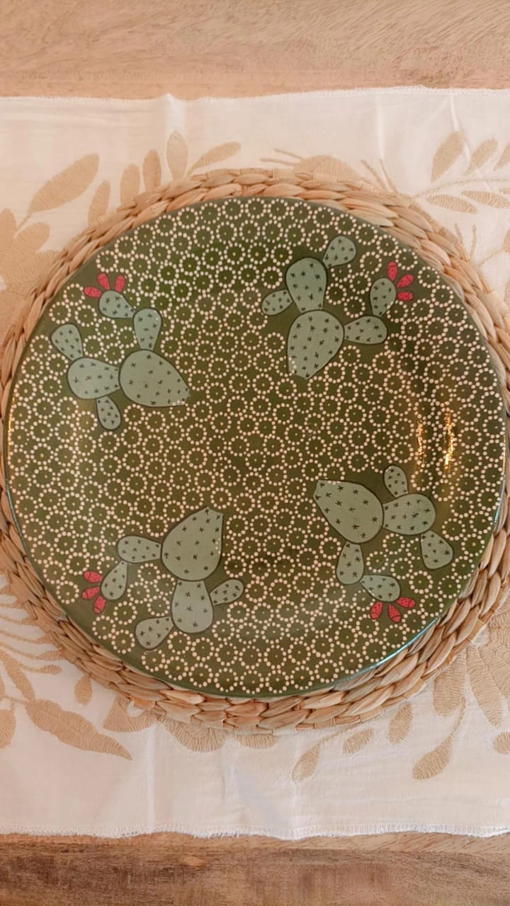 Plato principal nopales colección suculentas verde