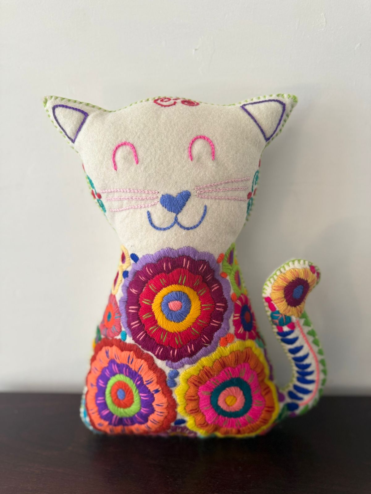 Cojín gatito bordado a mano Chiapas