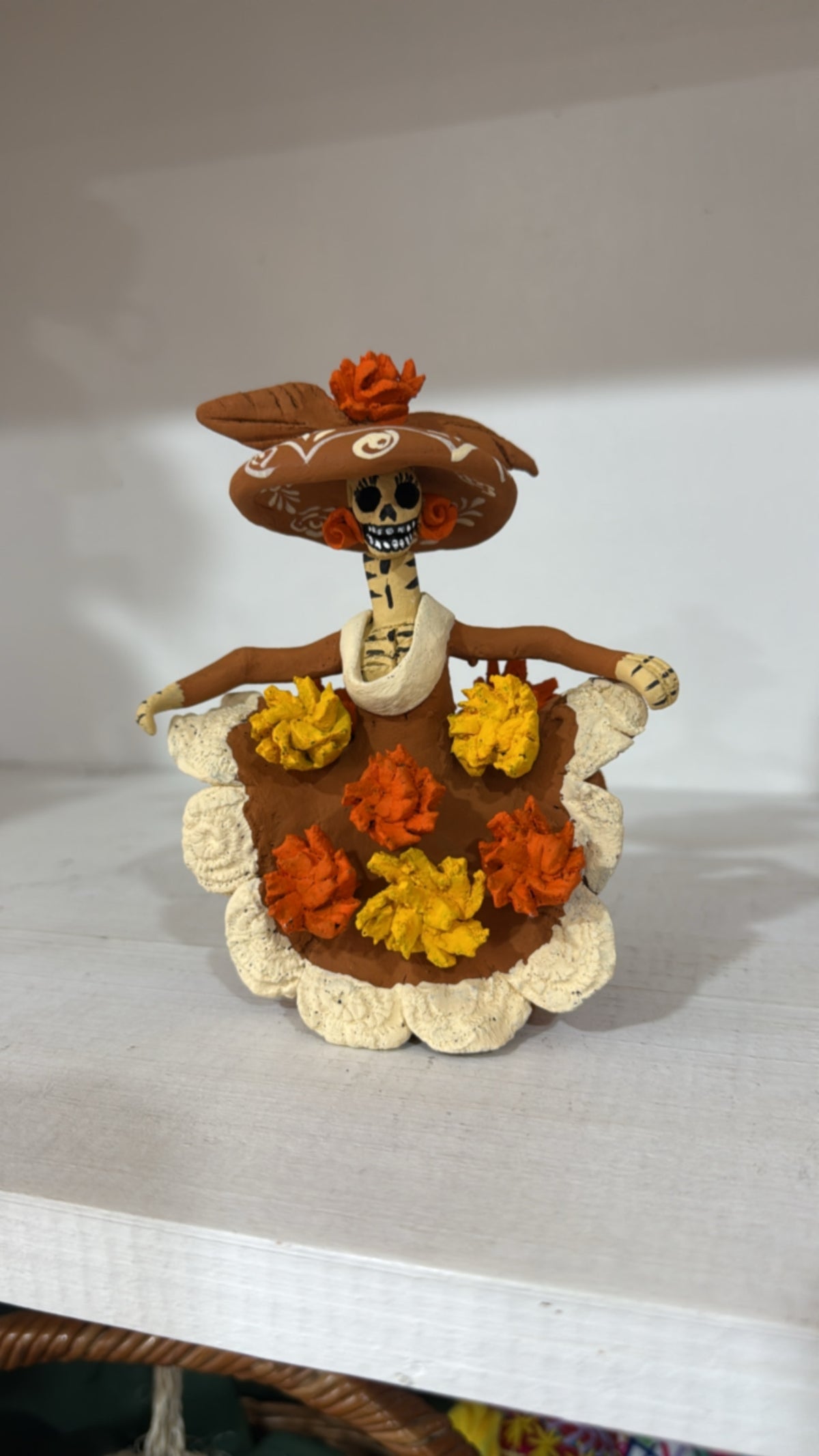Mini Catrina con vestido cempasúchil colección noche de ánimas