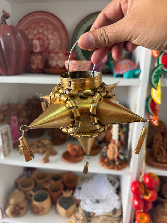 Piñata mediana de latón en hoja de oro