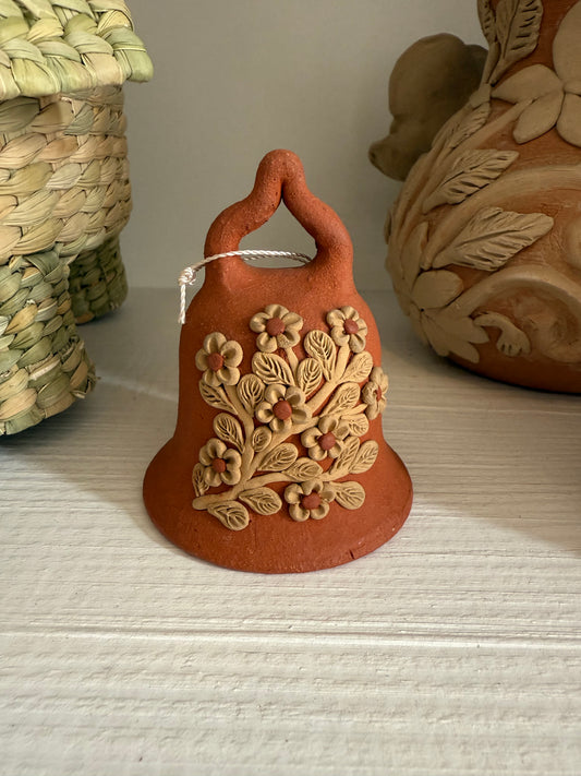Campana bordado en barro natural Atzompa modelo 1