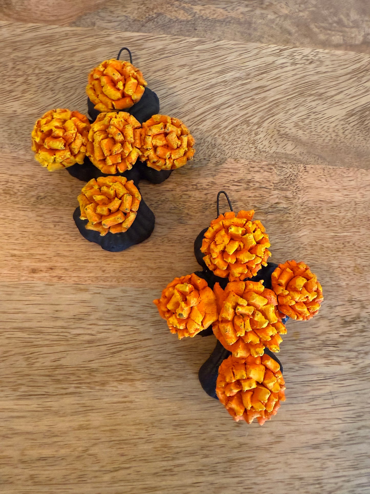 Par de cruces de cempasuchil colección noche de ánimas