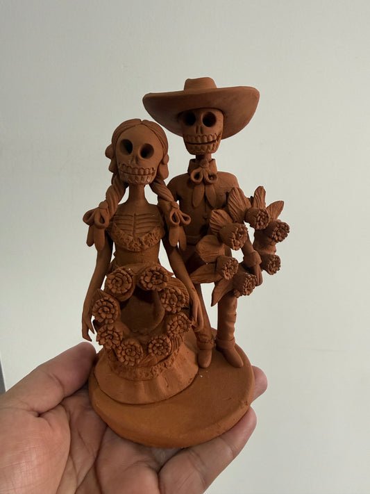 Pareja de catrines corona de flores colección noche de ánimas amor eterno
