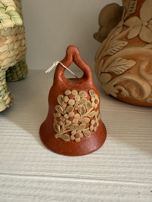 Campana bordado en barro natural Atzompa modelo 2