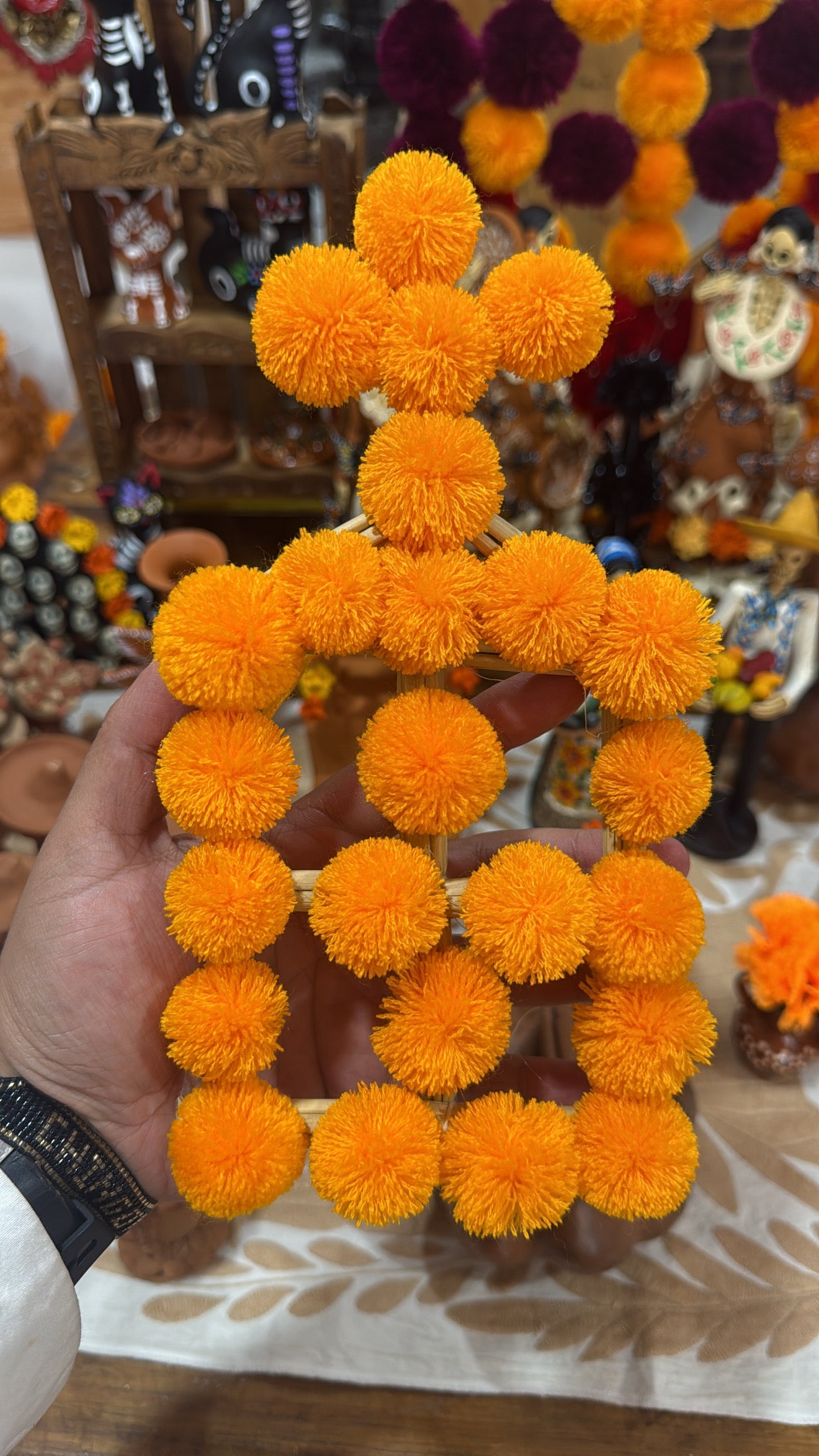 Arreglo cempasúchil para altar noche ánimas amarillo