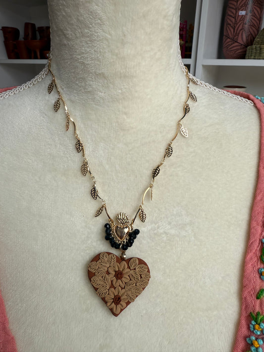 Collar de corazón de barro bordado Atzompa joyería
