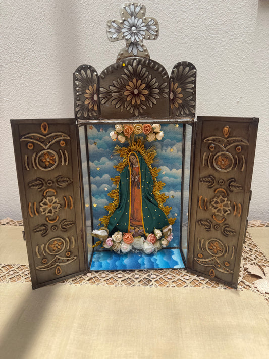 Nicho de Virgen de Guadalupe chico de latón