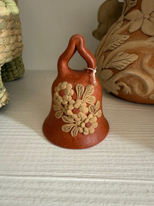 Campana bordado en barro natural Atzompa modelo 2