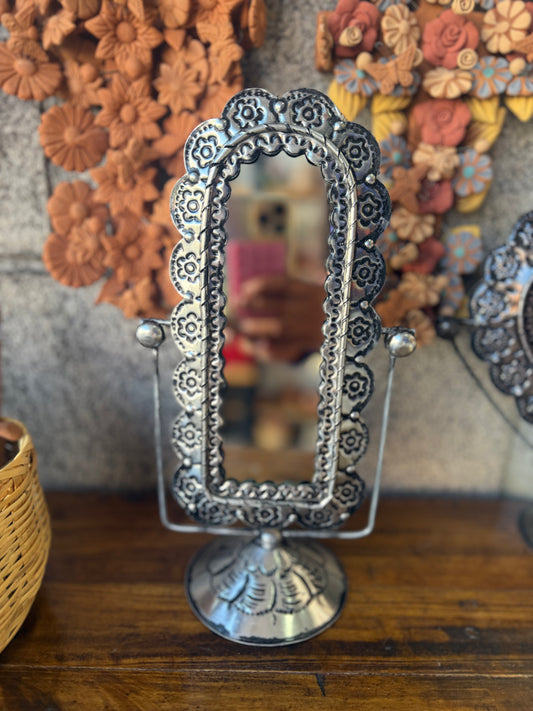 Espejo de latón corazón semirectangular cms