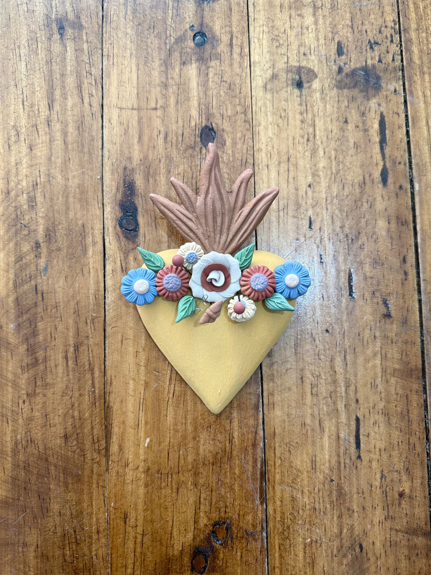 Corazón amarillo 16 Cms Metepec modelo 1