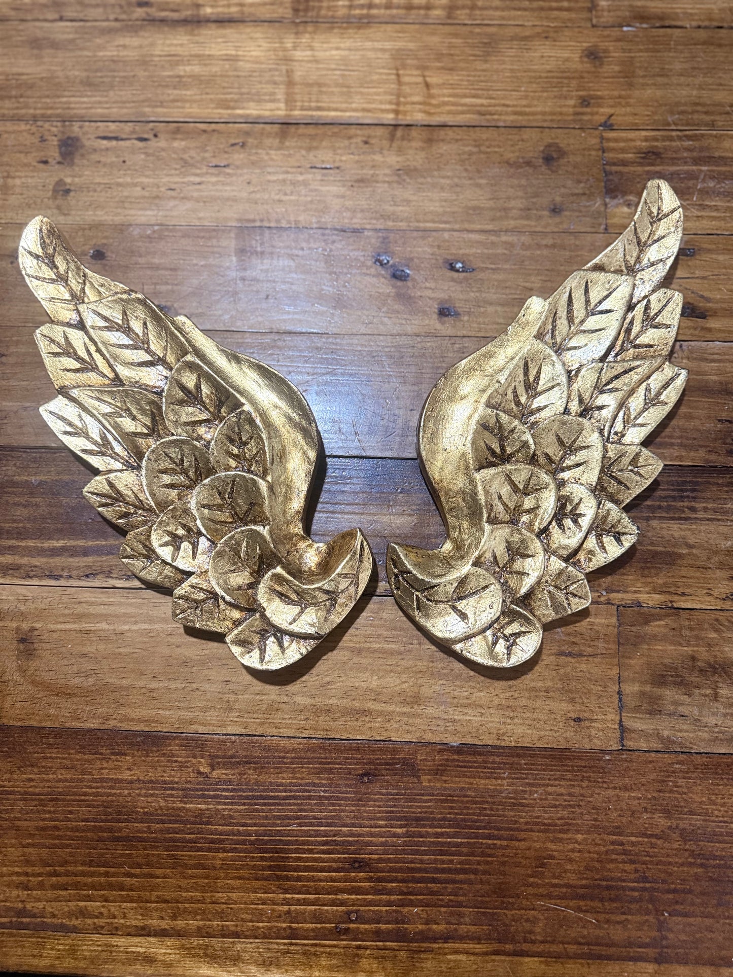 Par de alas de madera dorado 30 cms