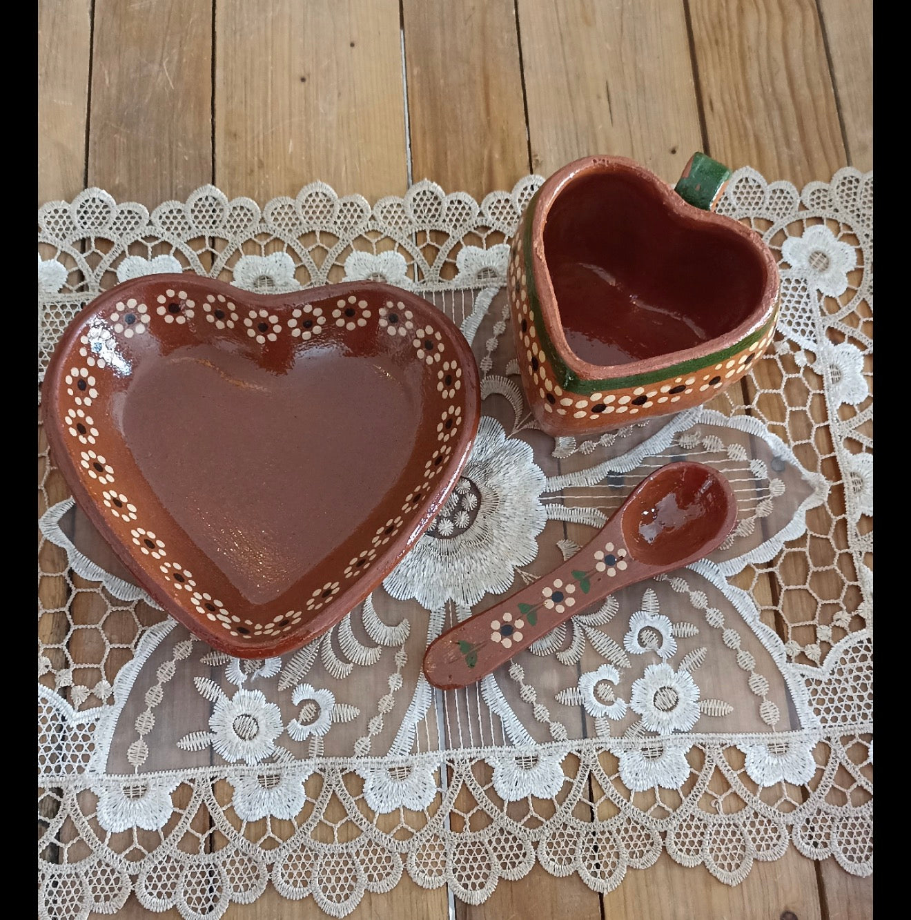 Juego de taza y platito de corazón natural