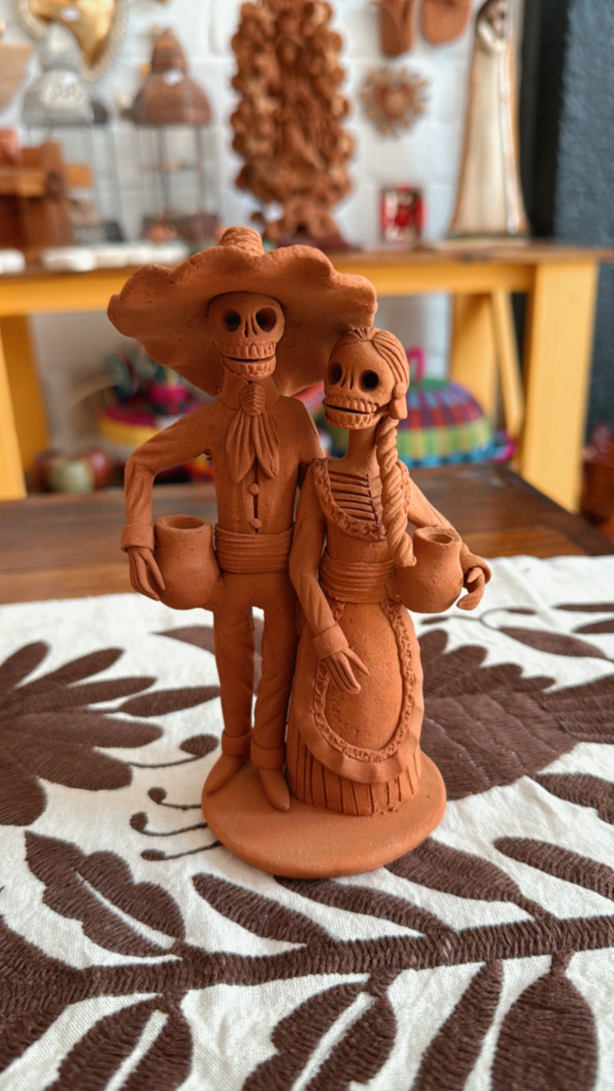 Pareja amor eterno con cantaritos