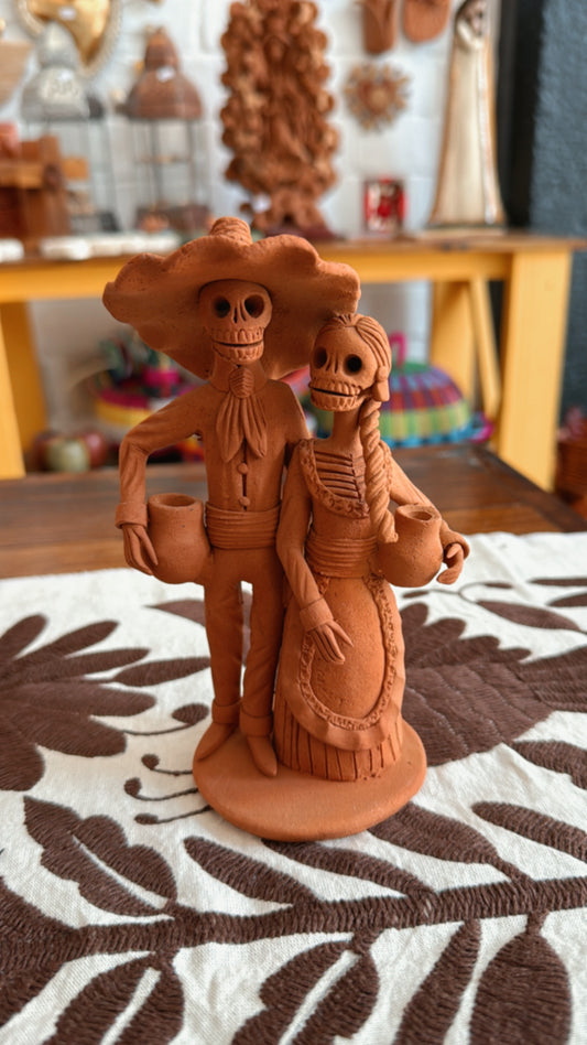 Pareja amor eterno con cantaritos
