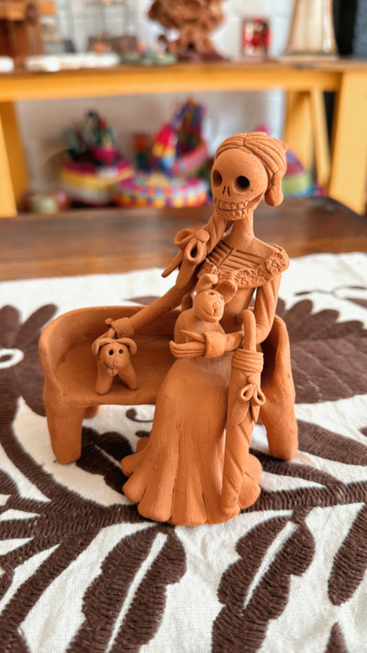 Catrina con perritos, sentada amor eterno
