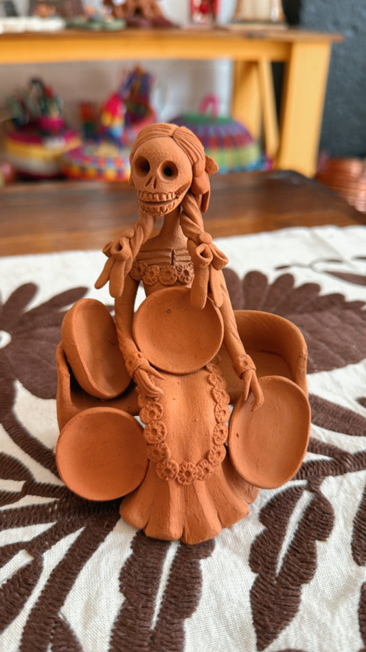 Catrina con platos sentada amor eterno