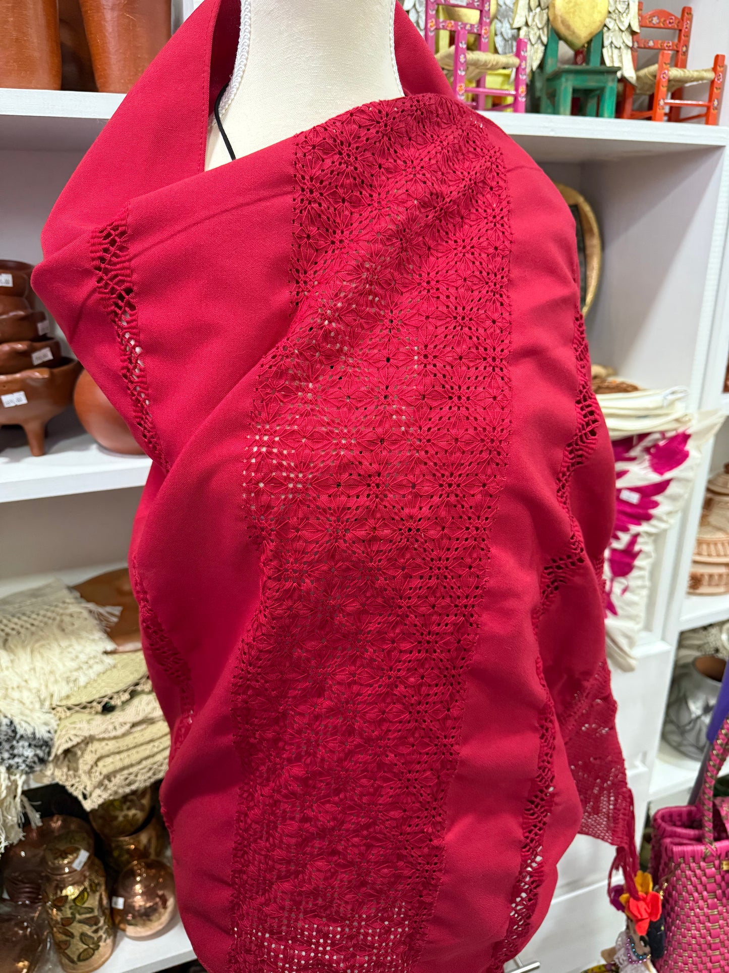 Rebozo rojo deshilado