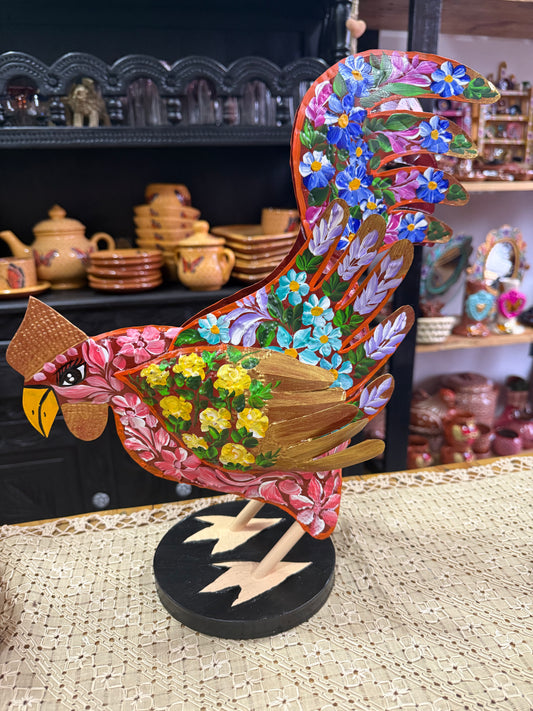 Gallo de latón pintado a mano