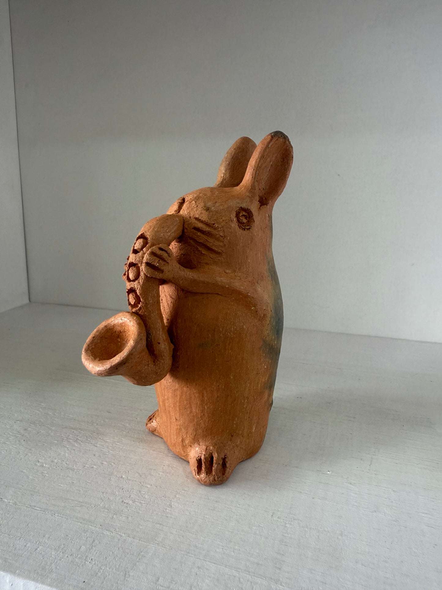 Conejito de trompeta de barro mixe