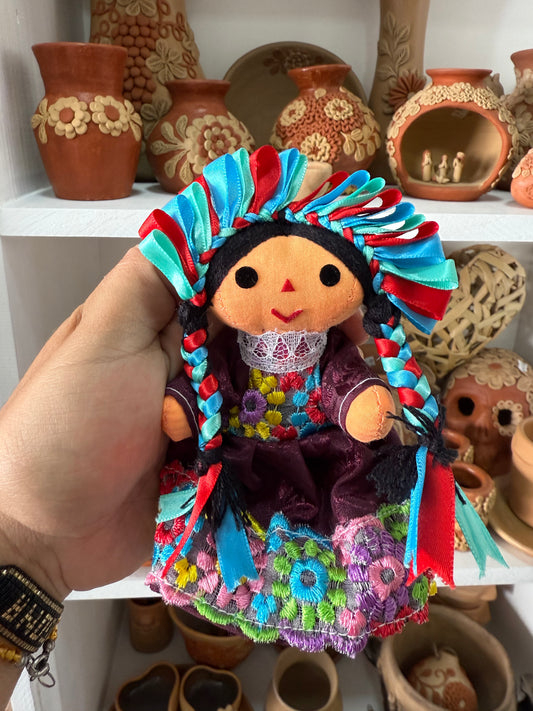 Muñeca Lele guinda