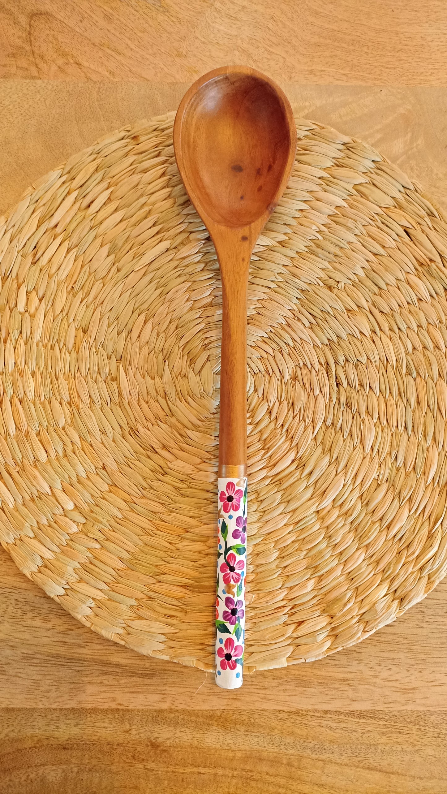 Cucharón de madera flores blanca