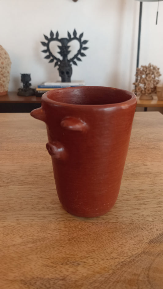 Vaso de cerdito de barro rojo