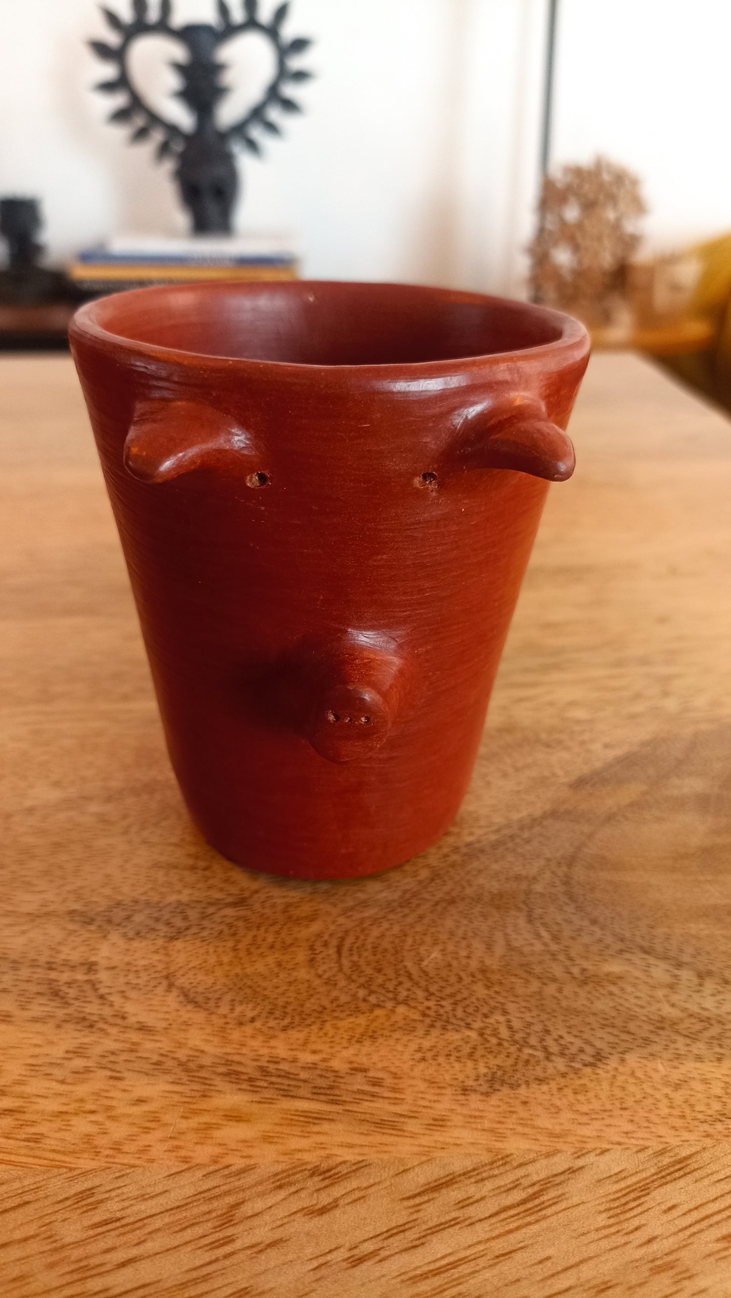 Taza de cerdito de barro rojo